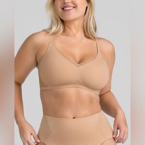 HONEYLOVE The Crossover Original Bra in Sand with Removable Pads.